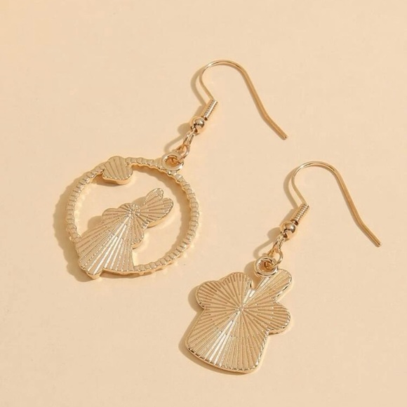 Disney Alice in Wonderland’s Rabbit Drop Earrings - Picture 2 of 7